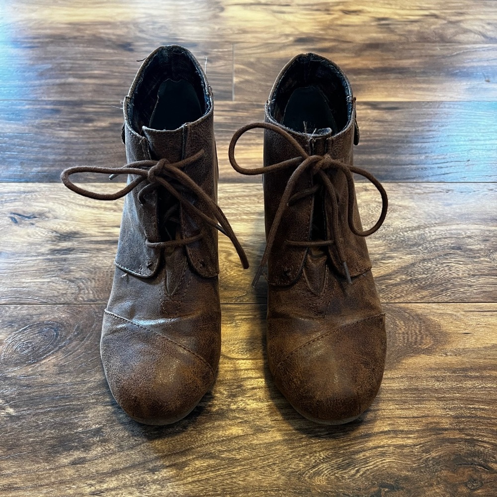 Maurice’s wedge booties